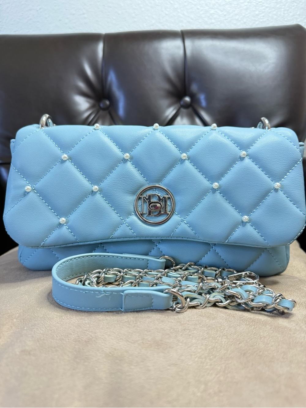 STUDIO BADGLEY MISCHKA TIFFANY BLUE ROUND  LETTER LOCK PEARL QUILT DESIGN  BAG